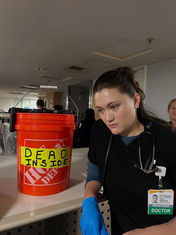 The Pitt: la serie médica que deja de romantizar la medicina y te rompe el corazón en cada guardia